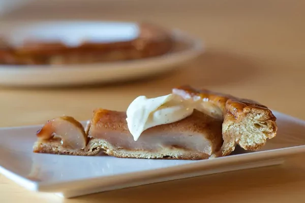 Birnen Tarte Tatin mit Briocheteig