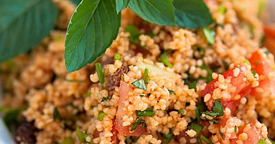 Couscous Salat mit dunklem Sesamöl