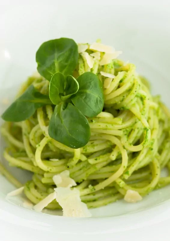 Feldsalat Pesto mit Spaghetti