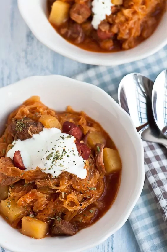 Szegediner Gulasch aus dem Slow Cooker