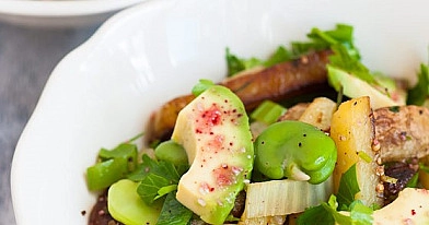 Knusprige Kartoffelpfanne mit Dicken Bohnen und Avocado