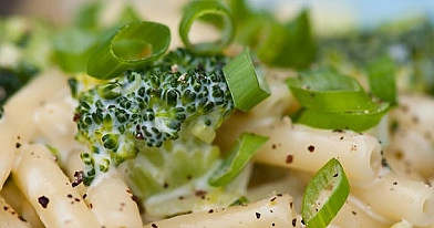 Macaroni mit Taleggio und Brokkoli - Schnelle Pasta mit Käsesauce und Gemüseeinlage