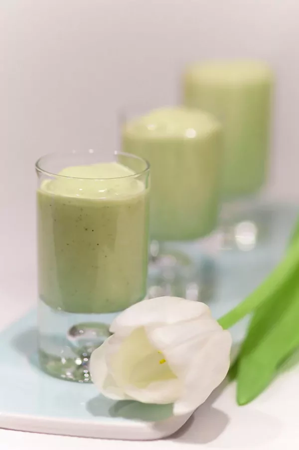 Matcha Joghurt mit Vanille und Kardamom