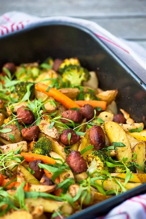 Ofenkartoffeln mit Gemüse und Lamm-Merguez