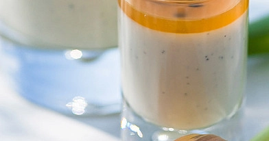 Joghurt Honig Panna Cotta mit Maracuja Sauce