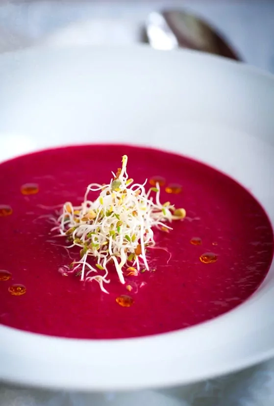 Rote Beete Suppe mit Kokosmilch und Zitronengras