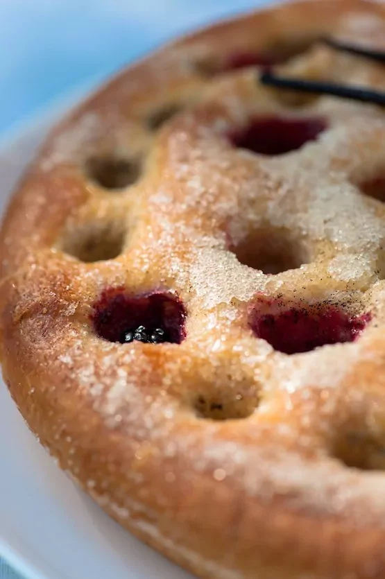 Schuedi mit Brombeeren und Vanille