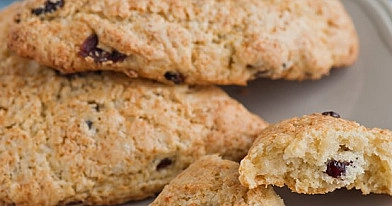 Scones mit getrockneten Cranberries und Sauerteig