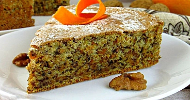 Weicher Kürbiskuchen mit Walnüssen