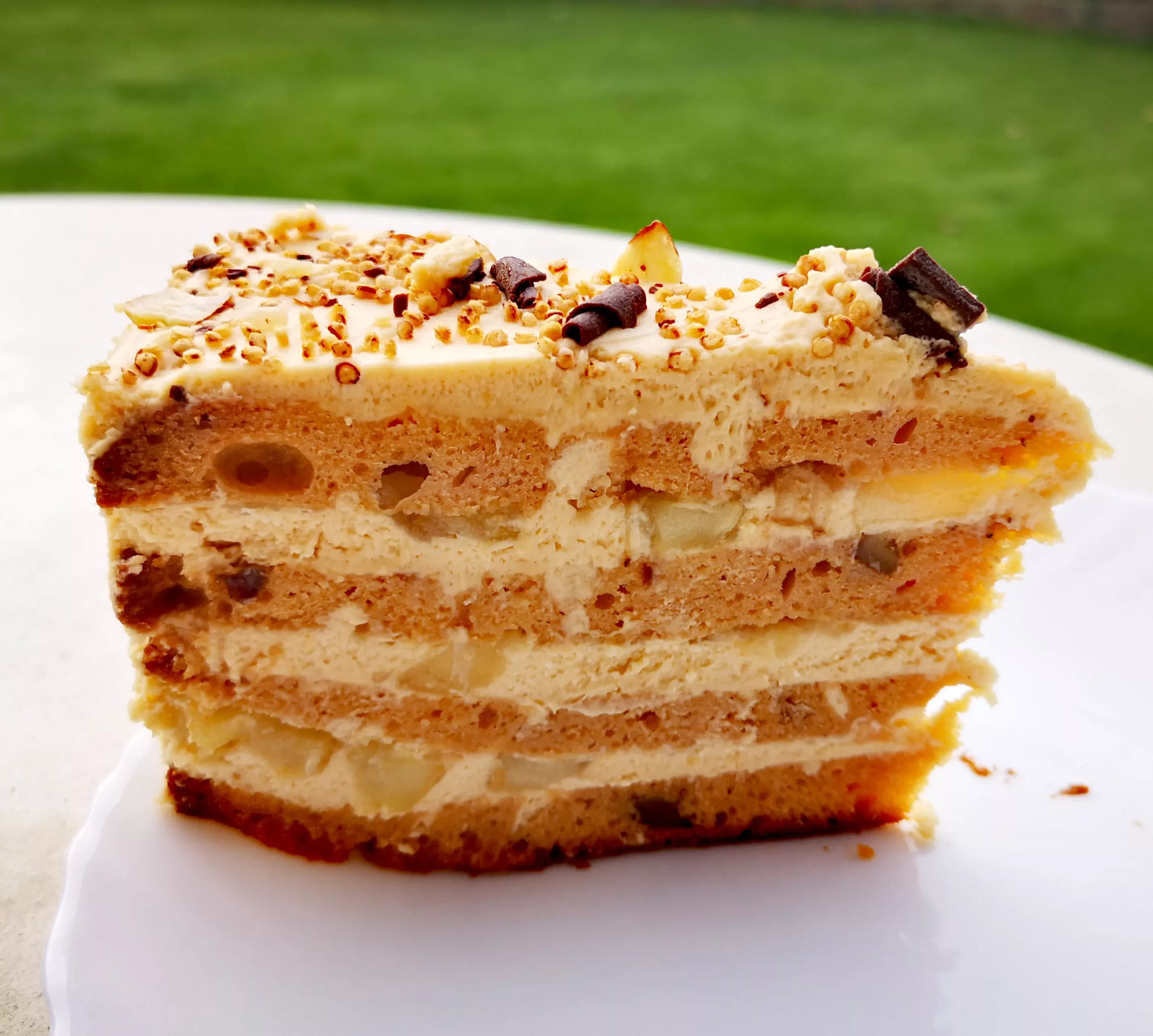 Karamell-Mascarpone-Sahne-Torte mit Äpfeln