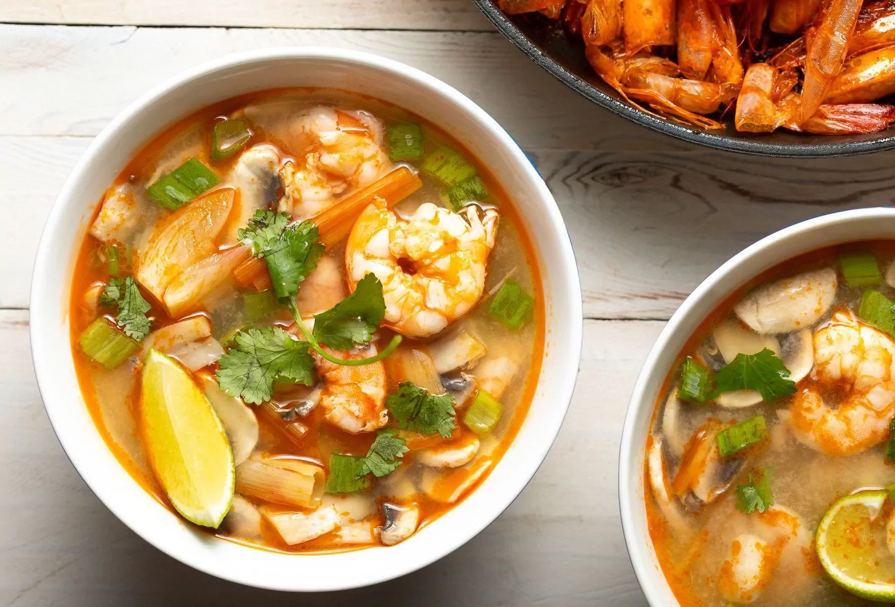 Die köstlichste Tom Yum Goong Suppe mit Tom Yum Nudeln