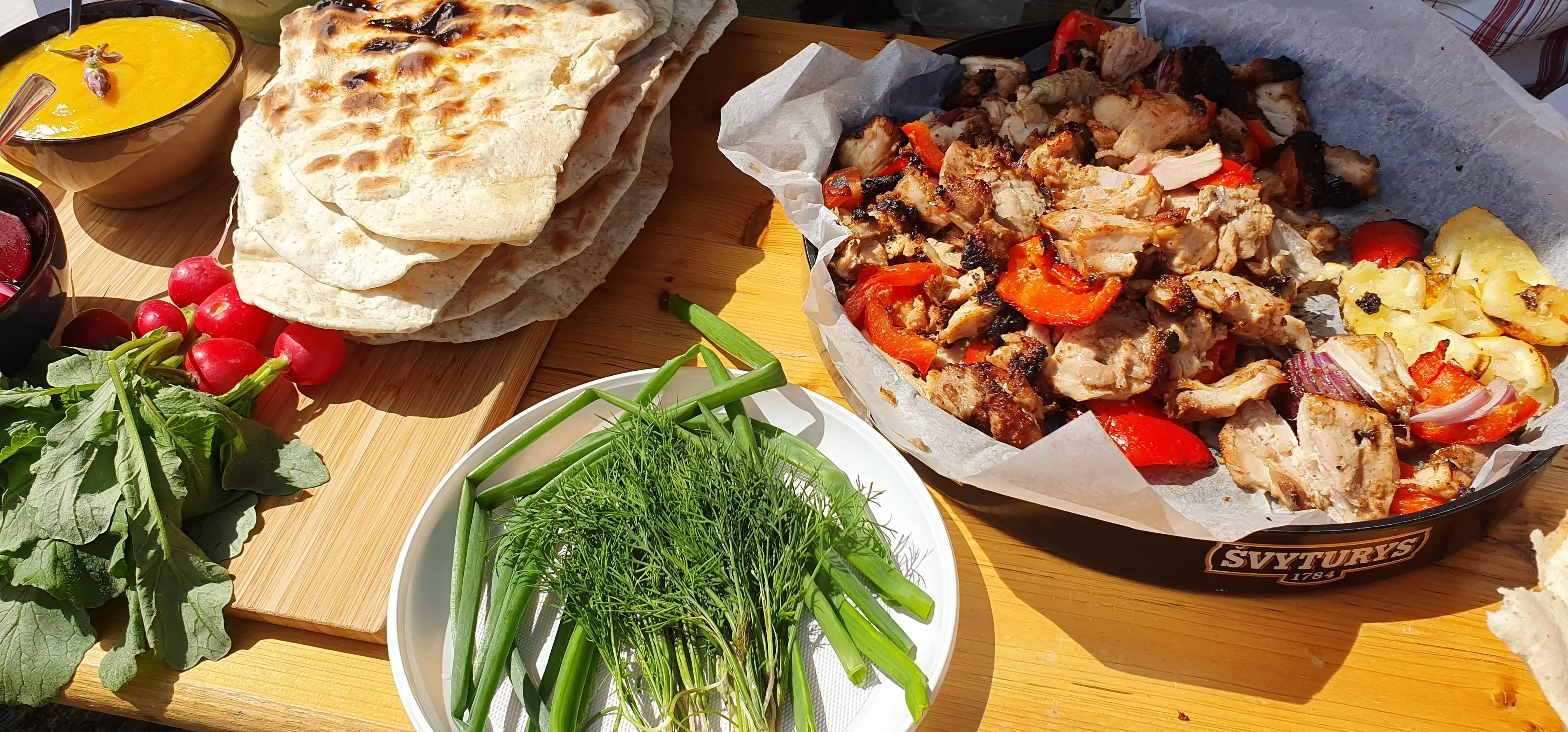 Türkisches Hähnchen-Schawarma oder Kebab