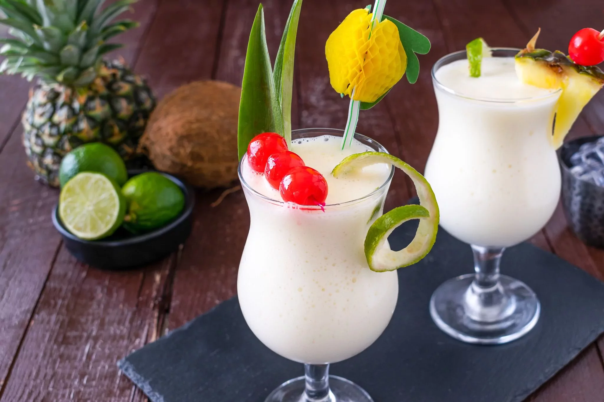 Piña colada - Cocktail aus Rum und Ananassaft