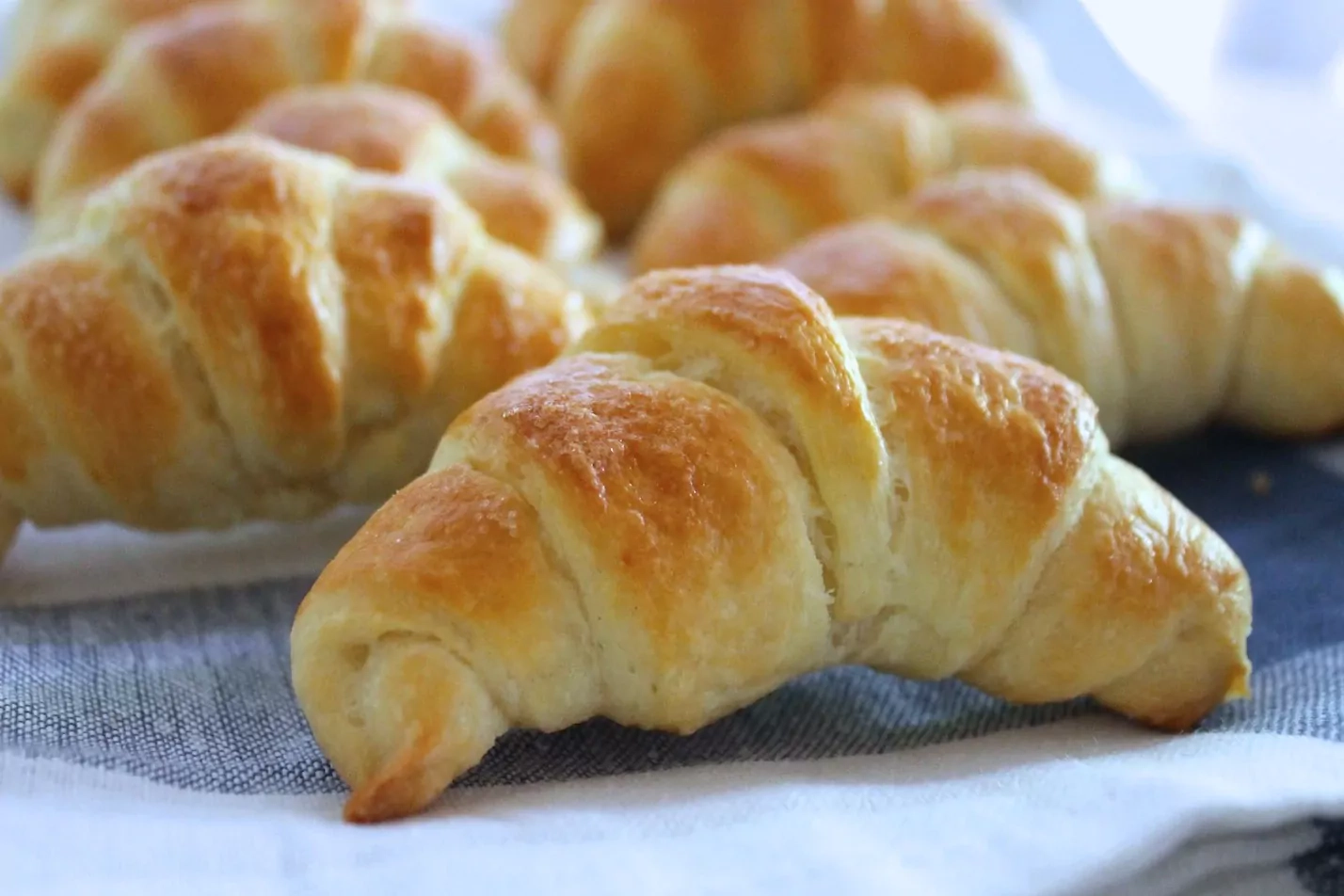 Selbstgemachte Buttercroissants | Video-Rezept