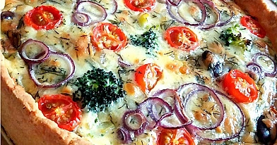 Quiche - französischer Kuchen mit Brokkoli und Lachs