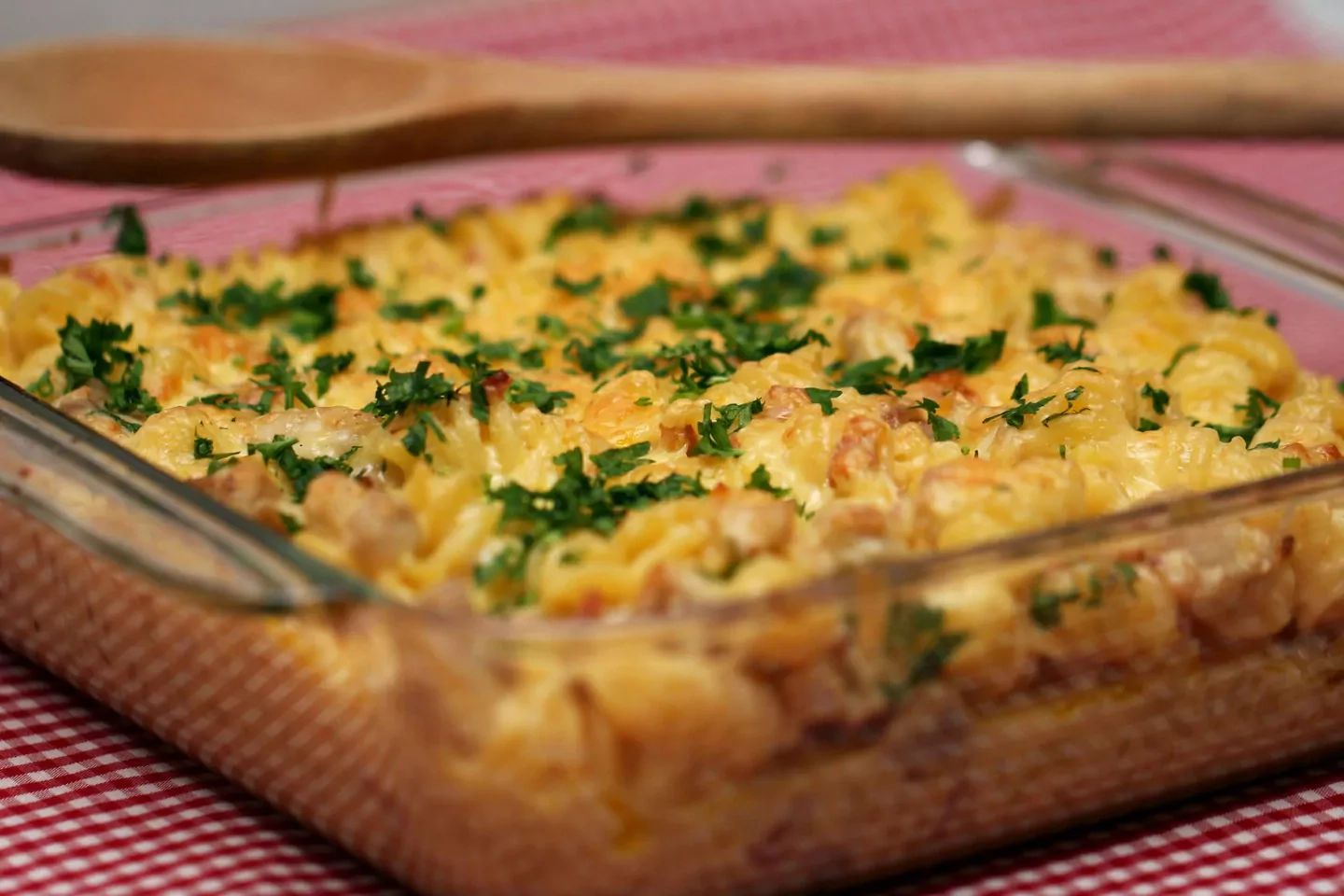 Chicken-Tetrazzini - Nudeln mit Hühnerfleisch und cremiger Käsesauce