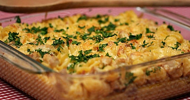 Chicken-Tetrazzini - Nudeln mit Hühnerfleisch und cremiger Käsesauce