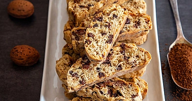 Cantucci - süßes Paniermehl (Kekse) mit Preiselbeeren und Pistazien