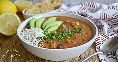 Leckerer vegetarischer Chili-Eintopf