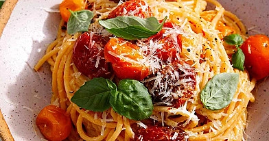 Pasta in Parmesanbutter mit Rösttomaten