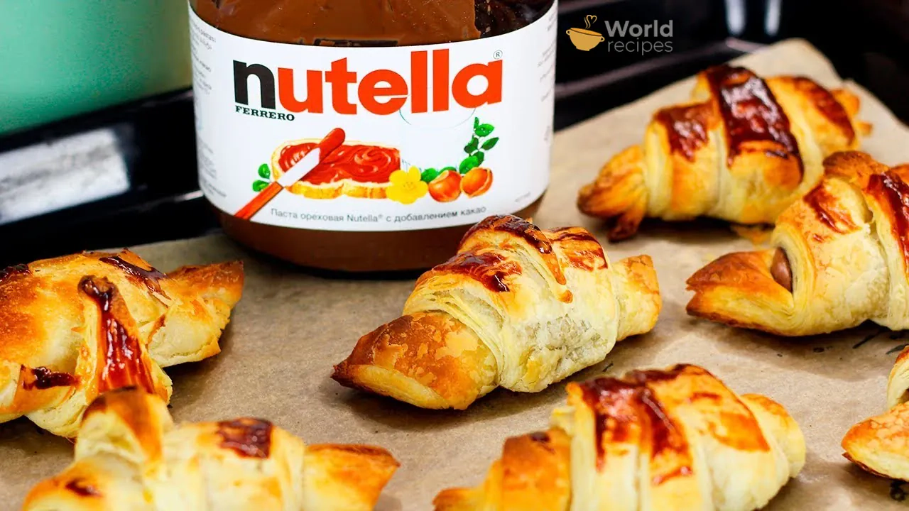 Mini-schoko-croissants mit nutella / einfache nuss-nougat-hörnchen