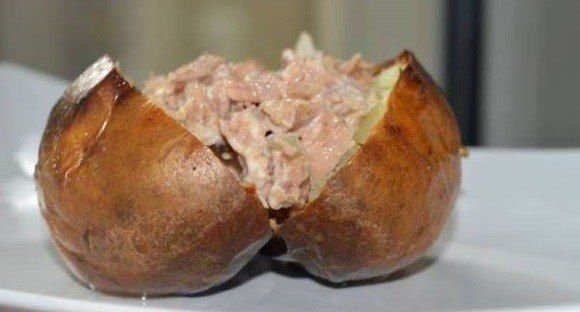 Gebackene Kartoffel mit Tuna